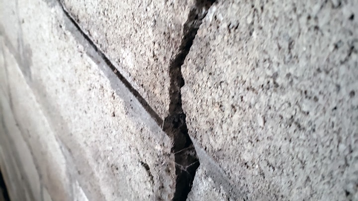 block wall crack